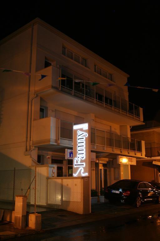 Residence Fanny Rimini Esterno foto